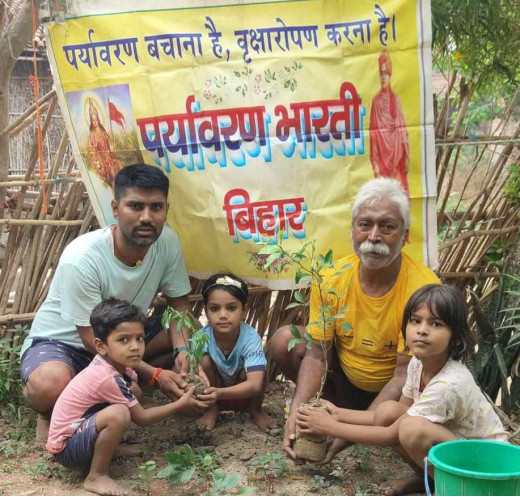 पर्यावरण संरक्षण के उद्देश्य से पर्यावरण भारती ने जन्मदिन पर किया वृक्षारोपण 